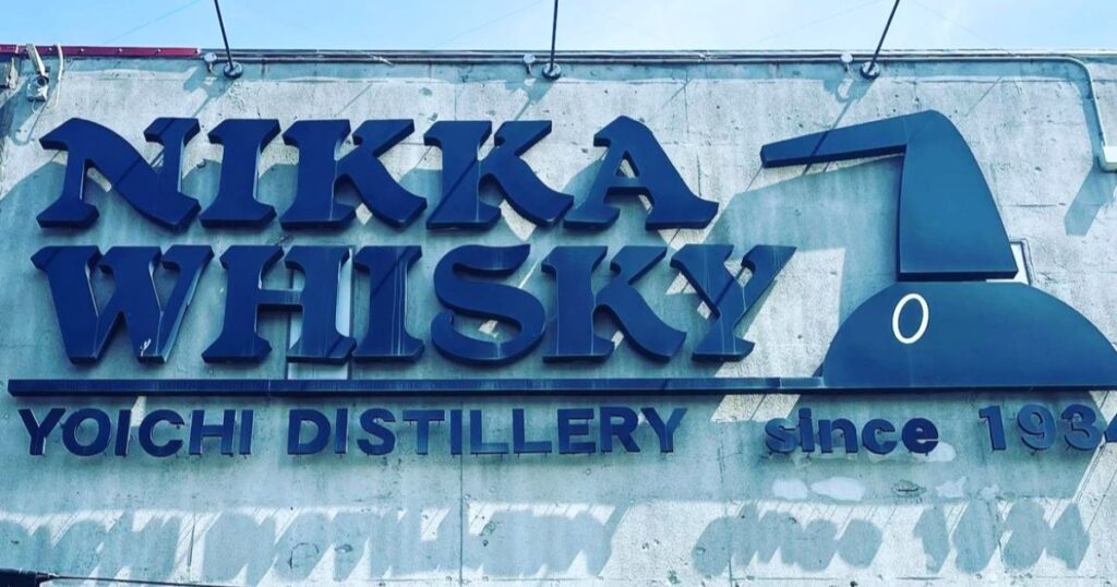 余市蒸留所の壁面看板。
NIKKA WHISKY
YOICHI DISTILLERY
と書かれている。